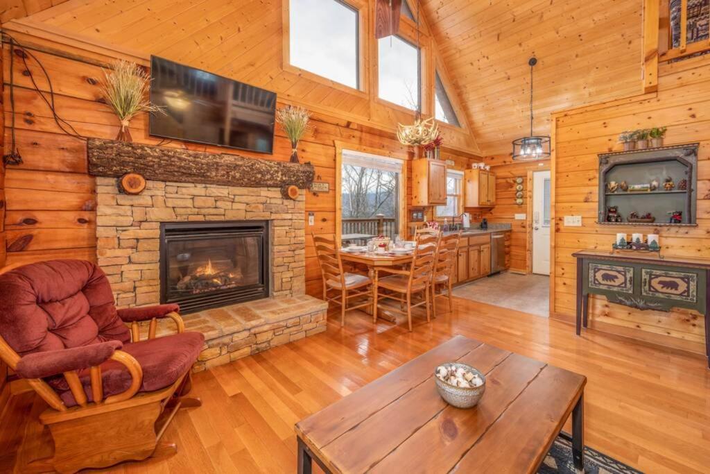 סביירוויל Over The Mountain - Smoky Mountain View Cabin מראה חיצוני תמונה