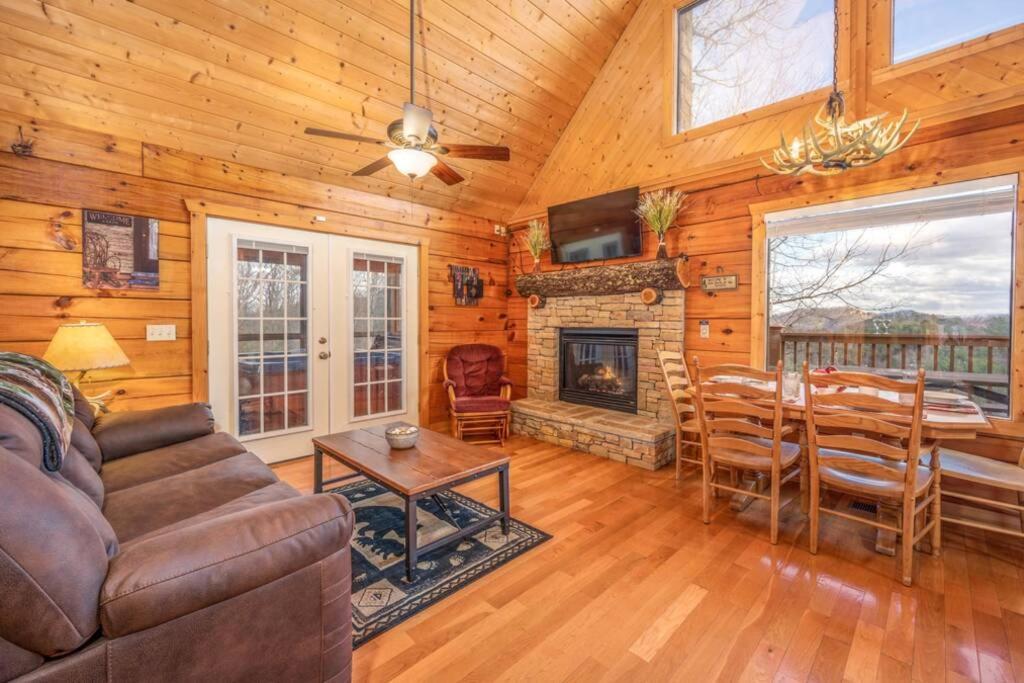 סביירוויל Over The Mountain - Smoky Mountain View Cabin מראה חיצוני תמונה